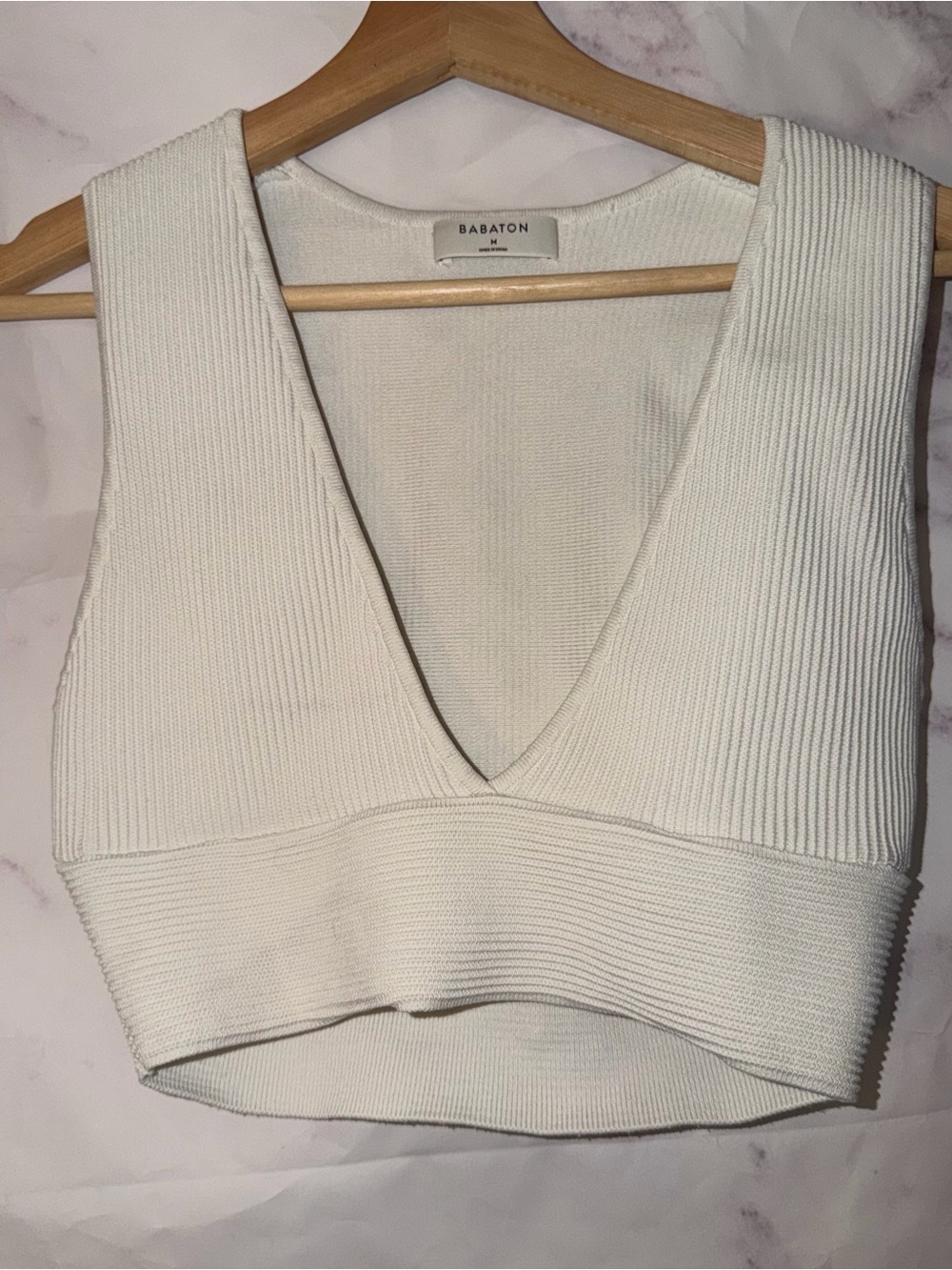 Babaton Cream Ribbed V-Neck Cropped Tank